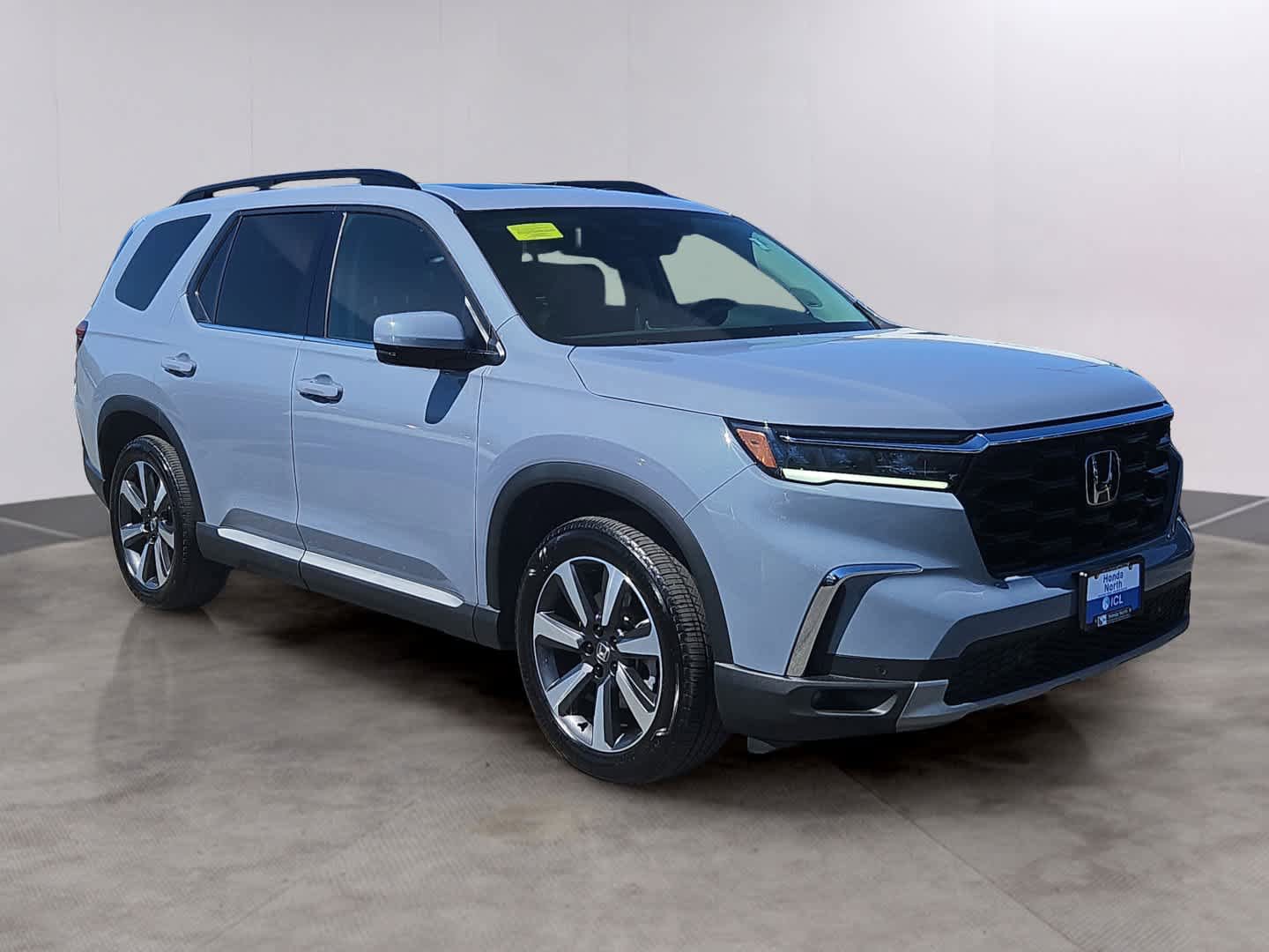 Certified 2025 Honda Pilot Touring image 3
