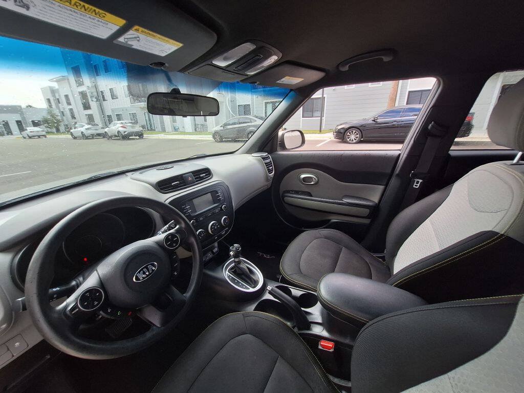 Used 2016 Kia Soul + FWD image 15