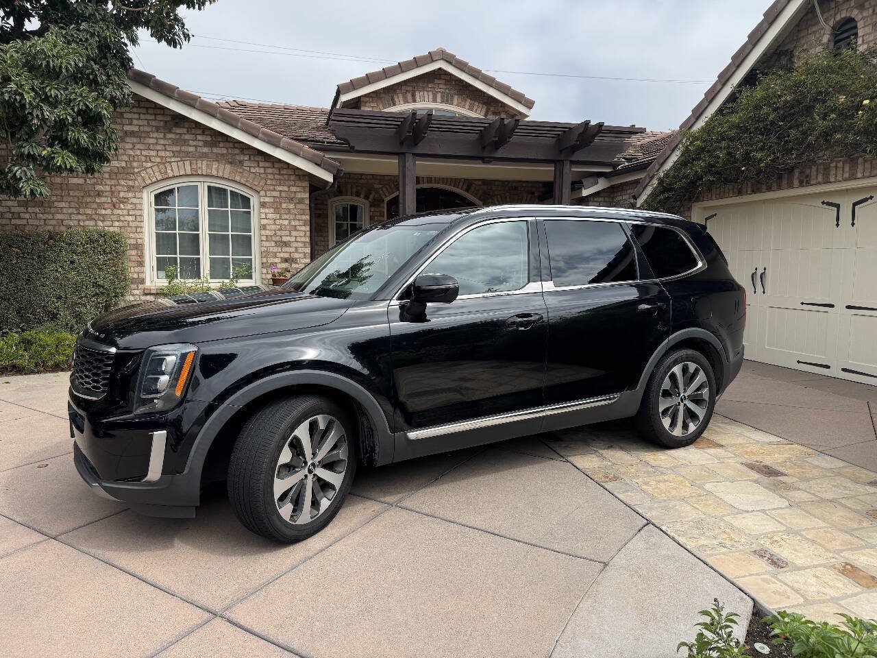 Used 2021 Kia Telluride EX w/ EX Premium Package FWD image 1