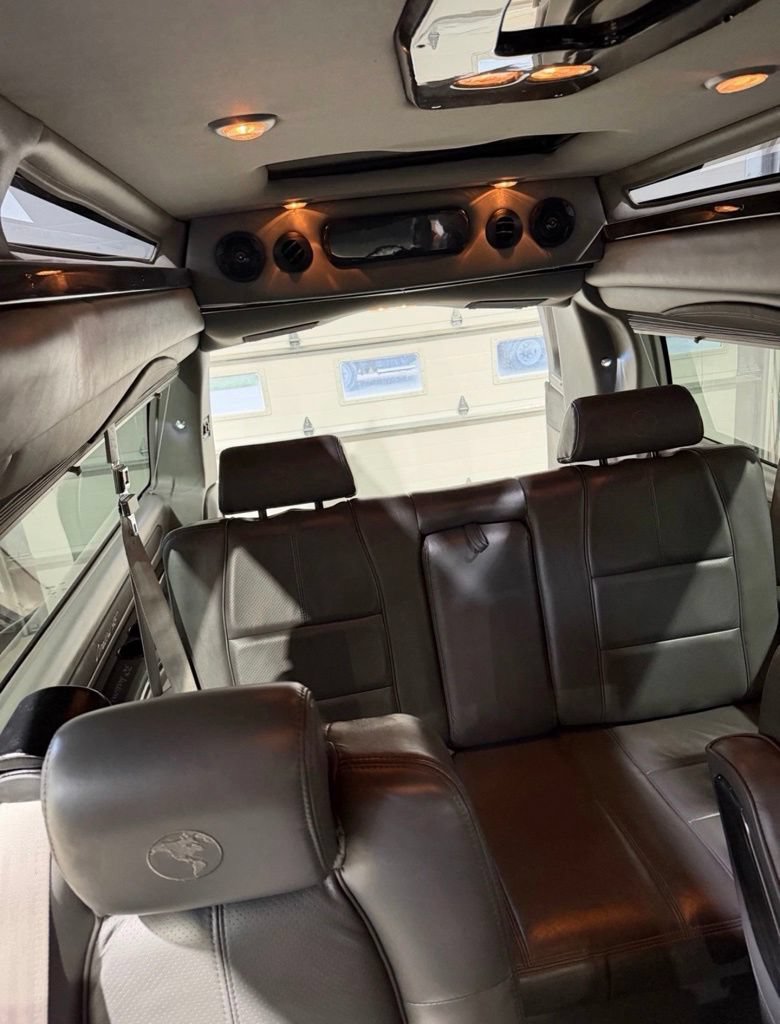 Used 2018 GMC Savana 3500 Extended RWD image 11