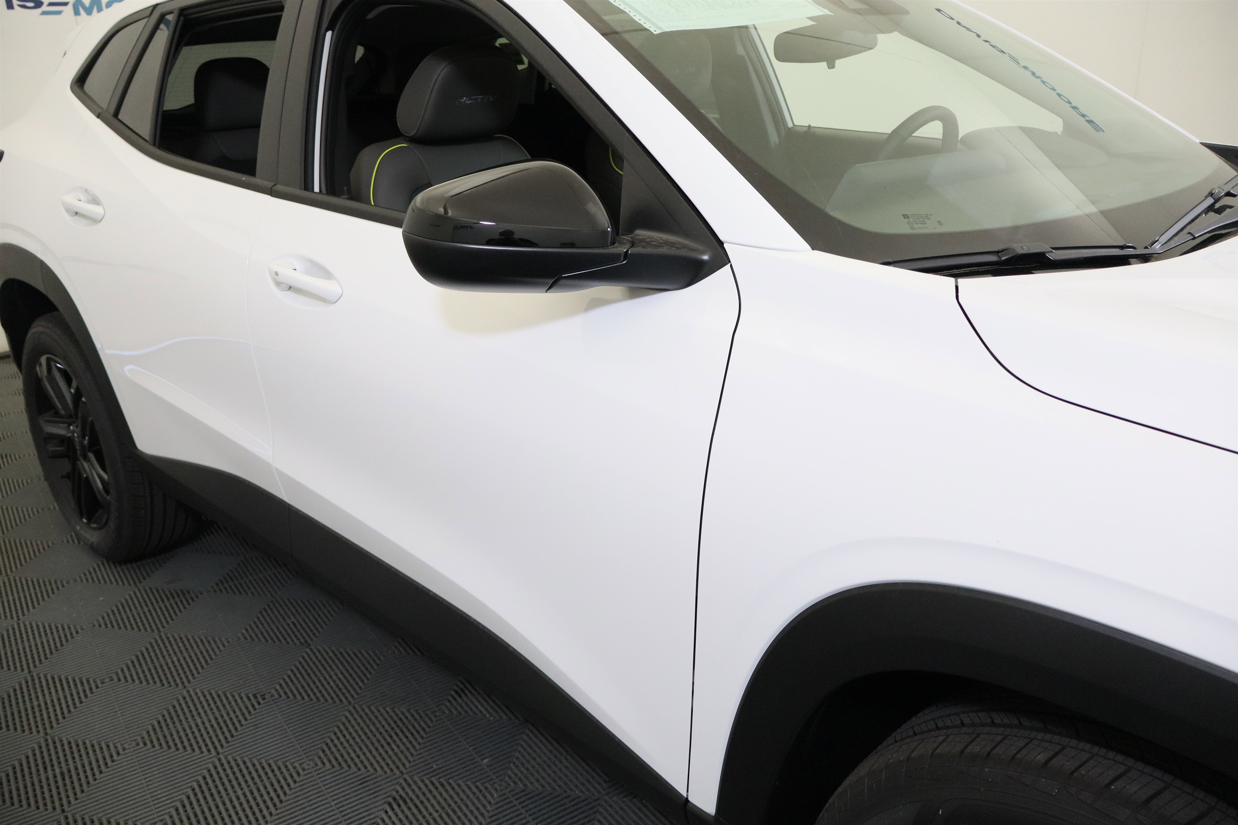 New 2026 Chevrolet Trax ACTIV w/ Sunroof Package FWD image 4