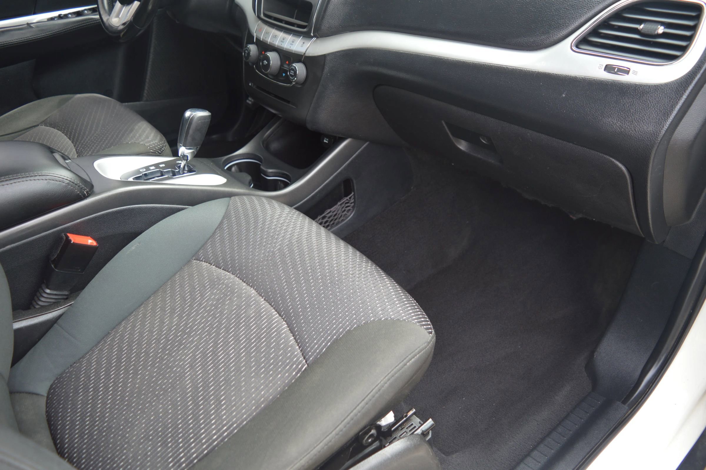 Used 2019 Dodge Journey SE w/ Connectivity Group FWD image 18