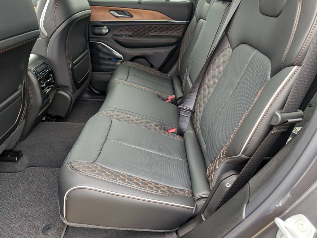New 2026 Jeep Grand Cherokee Summit w/ Obsidian Package AWD/4WD image 25