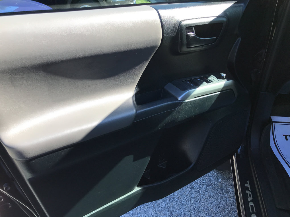 Used 2017 Toyota Tacoma SR5 AWD/4WD image 14