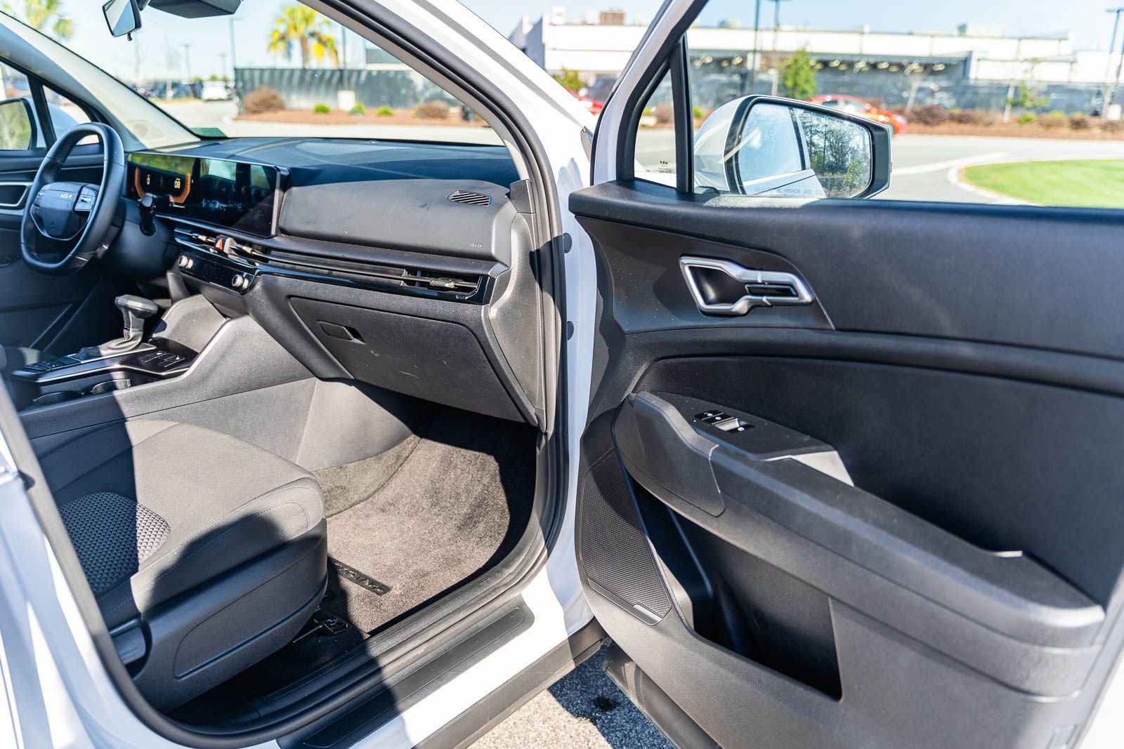 Used 2026 Kia Sportage LX w/ LX Convenience Package image 12