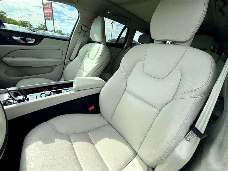 Used 2024 Volvo V60 B5 Cross Country Plus image 17