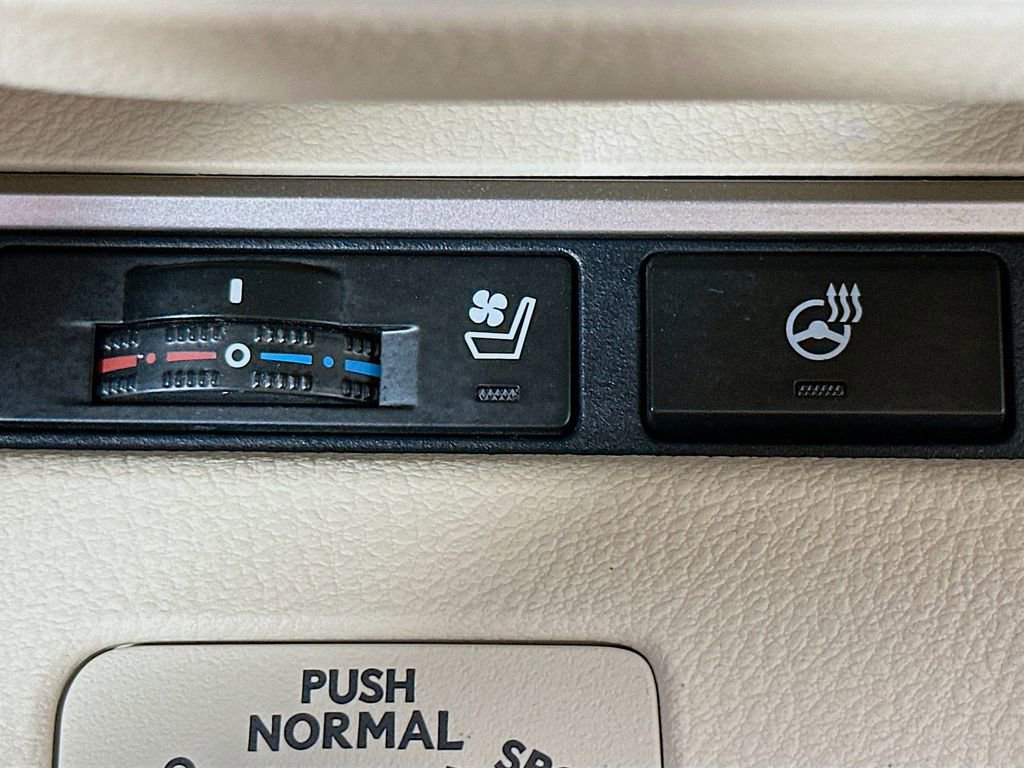 Used 2015 Lexus ES 350 w/ Ultra Luxury Package FWD image 24