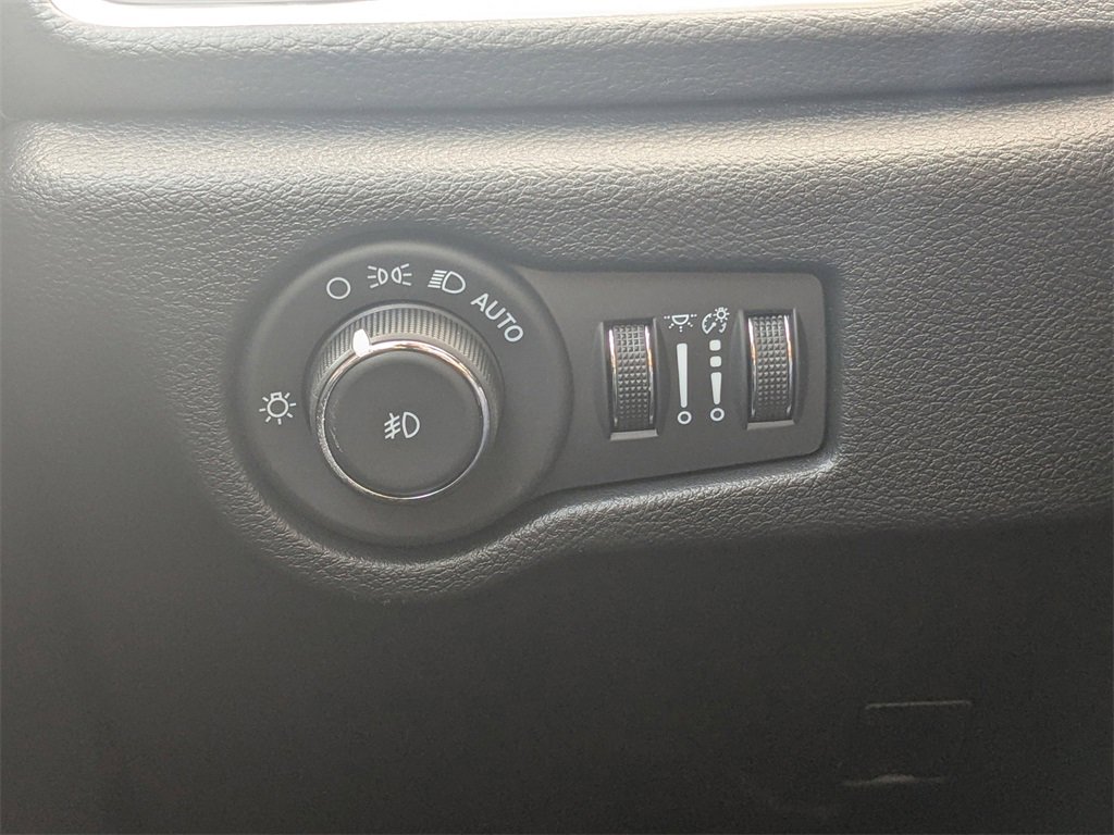 New 2026 Chrysler Pacifica Limited image 23