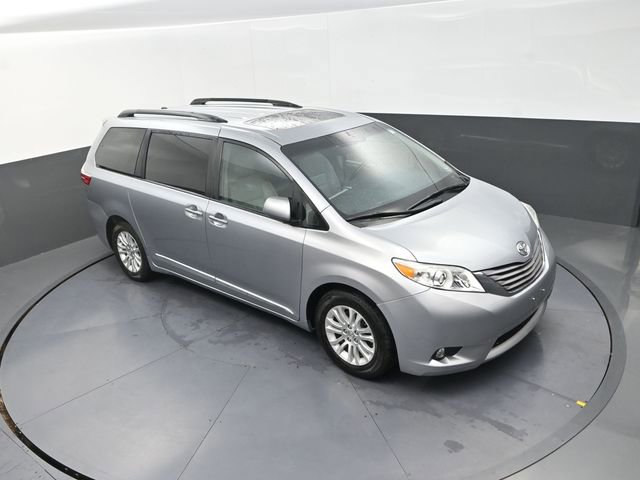 Used 2015 Toyota Sienna XLE w/ XLE Navigation Package image 12