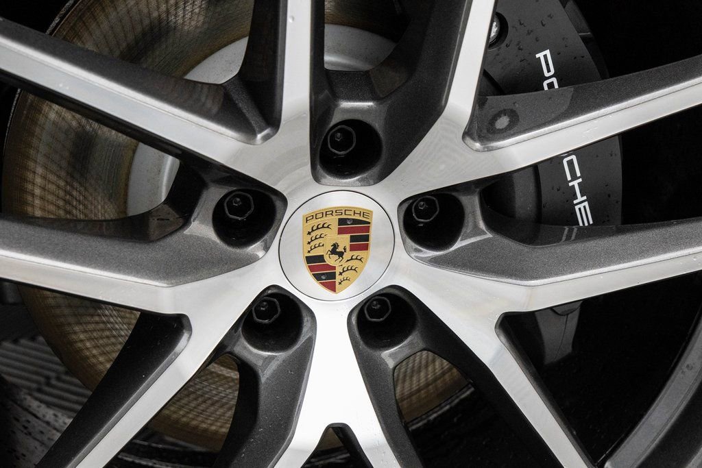 Certified 2023 Porsche Macan image 9