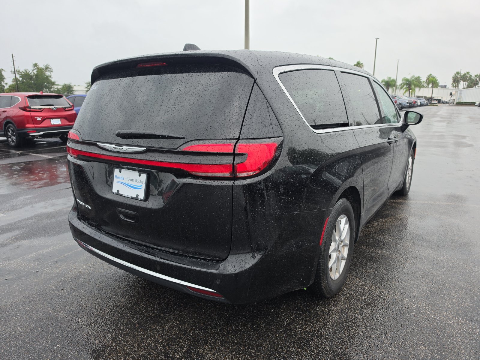 Used 2024 Chrysler Pacifica Touring-L FWD image 4