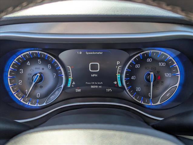 Used 2024 Chrysler Pacifica Touring-L image 11
