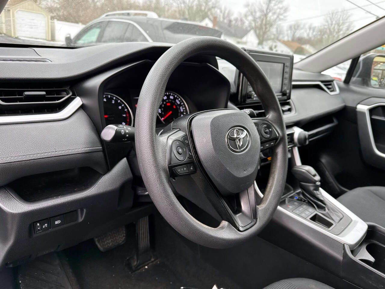 Used 2021 Toyota RAV4 LE w/ Carpet Mat Package (TMS) AWD/4WD image 17
