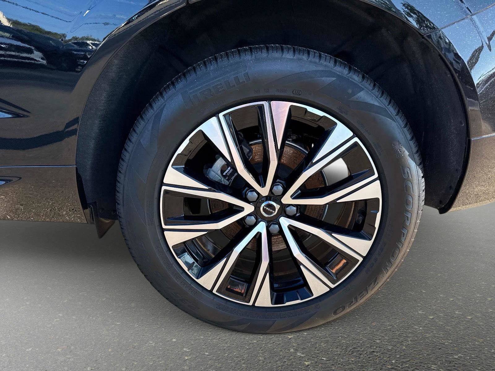 Used 2025 Volvo XC60 B5 Core AWD/4WD image 10