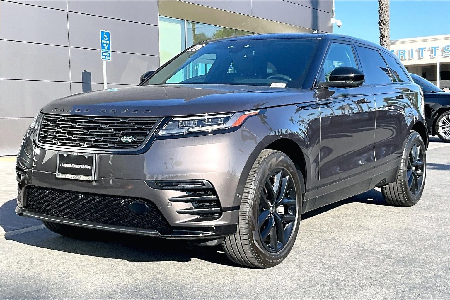Used 2026 Land Rover Range Rover Velar Dynamic SE image 1