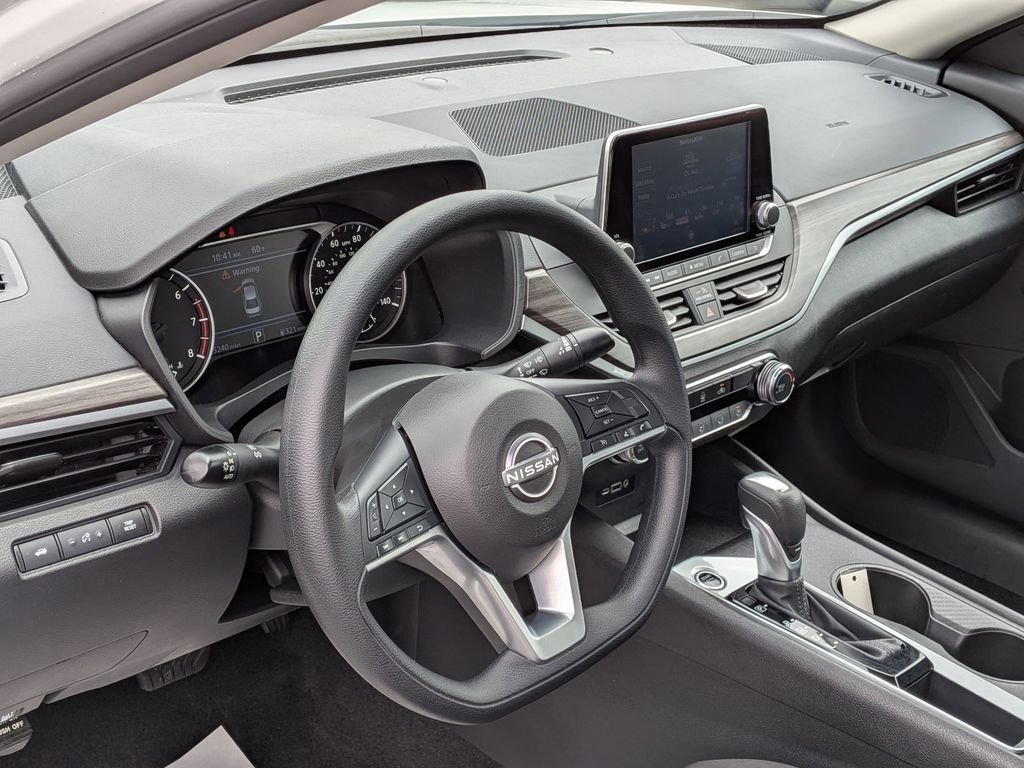 Used 2025 Nissan Altima 2.5 SV image 12