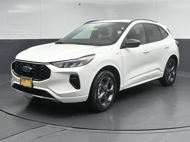 Certified 2024 Ford Escape ST-Line w/ Tech Pack #1 AWD/4WD image 3