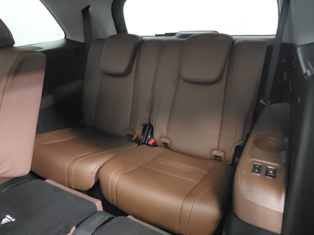 Certified 2026 Mercedes-Benz GLS 450 4MATIC w/ AMG Line Exterior image 29