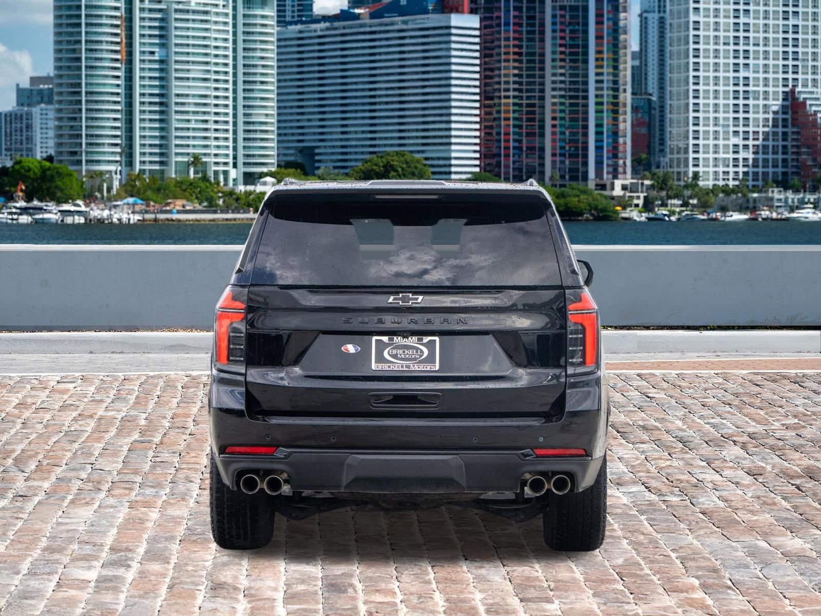 Used 2025 Chevrolet Suburban Z71 image 6