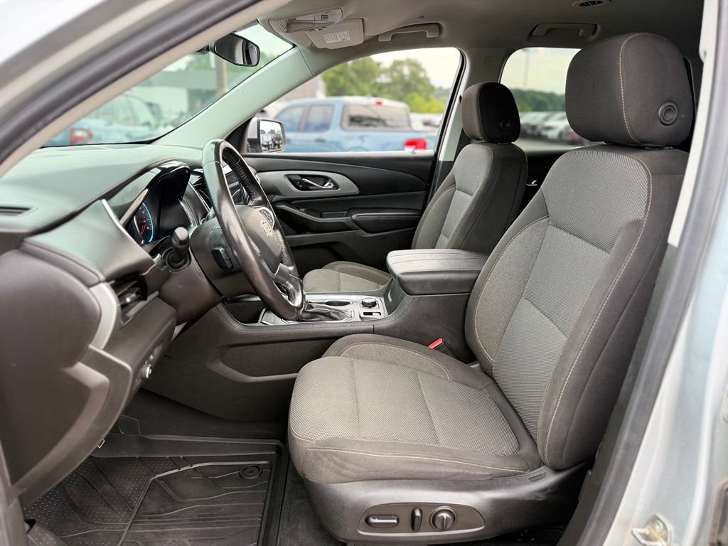 Used 2021 Chevrolet Traverse LT FWD image 9