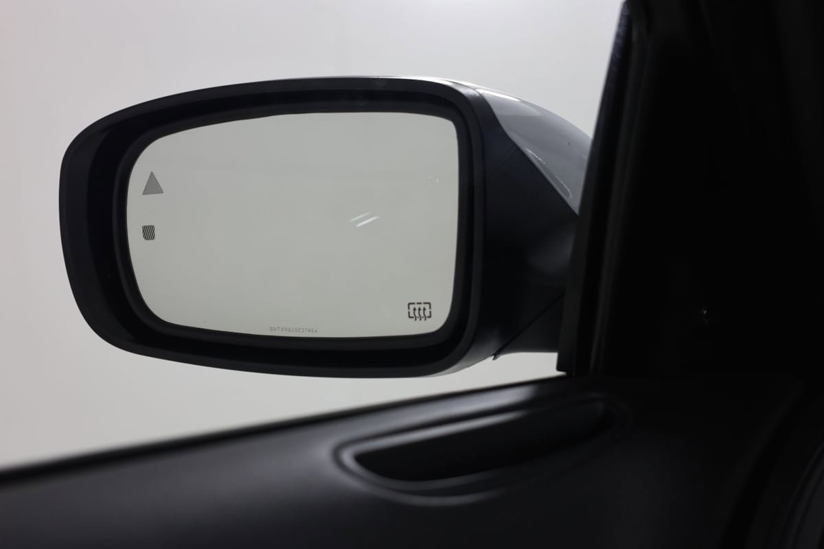 Used 2023 Chrysler 300 C RWD image 17