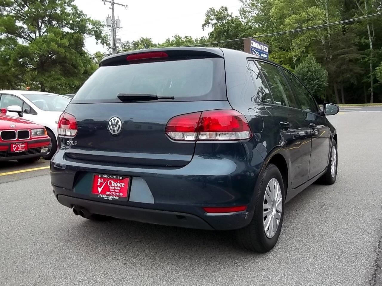 Used 2011 Volkswagen Golf 4-Door FWD image 3