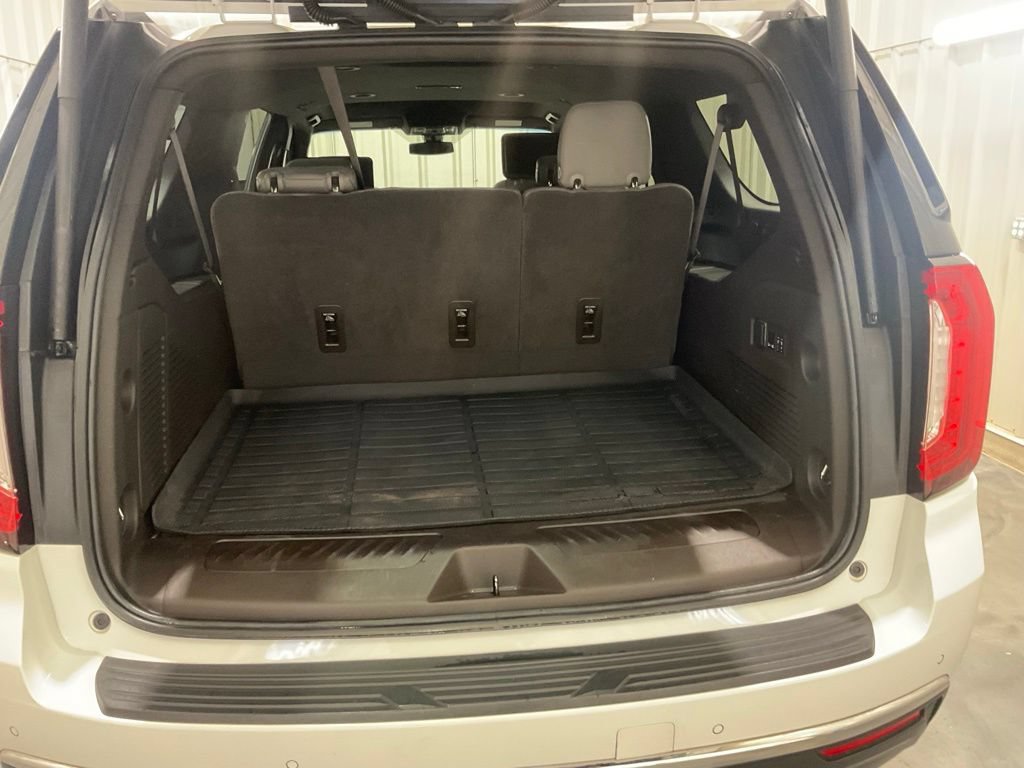 Used 2021 GMC Yukon XL SLT w/ Rear Media and Nav Package RWD image 27