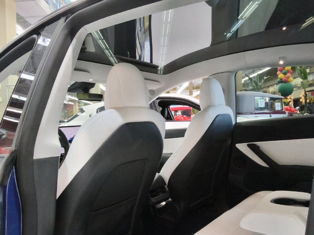 Used 2022 Tesla Model Y Performance AWD/4WD image 16