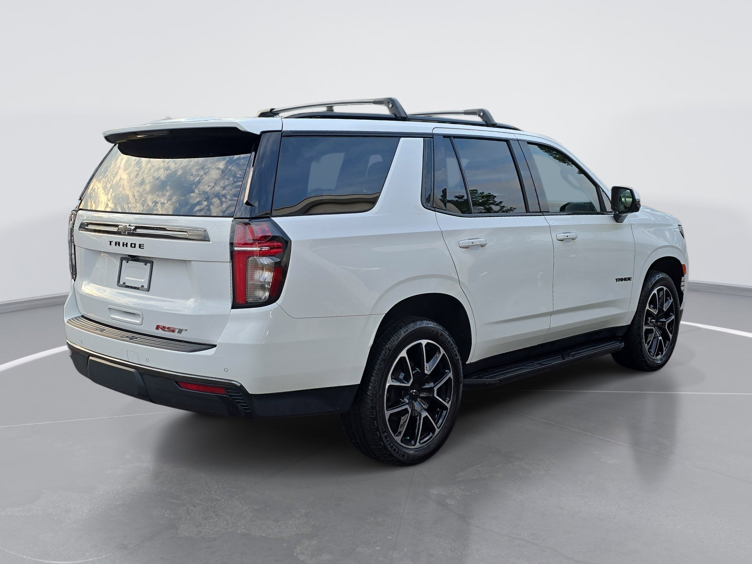 Used 2022 Chevrolet Tahoe RST w/ Luxury Package AWD/4WD image 3
