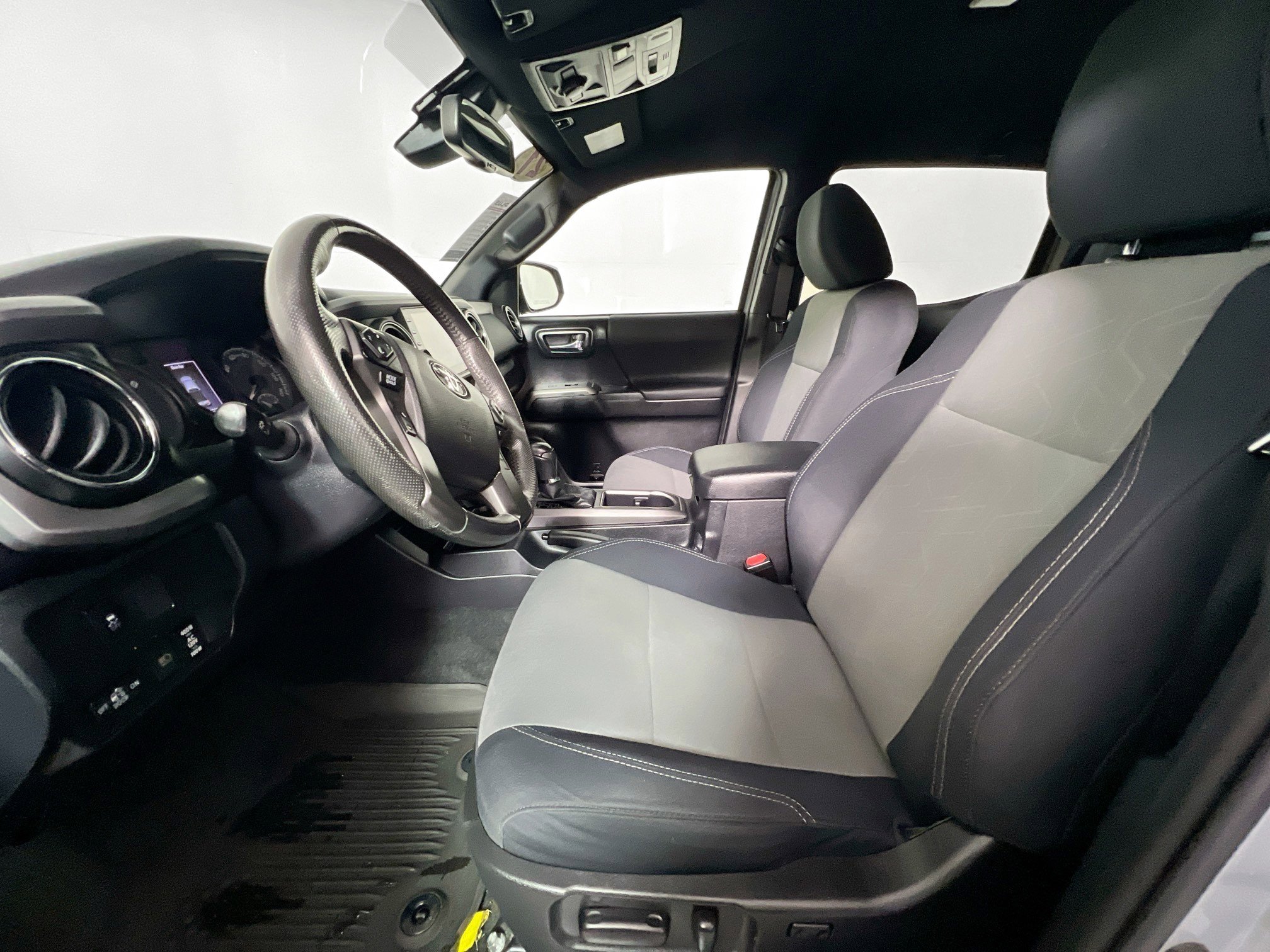 Used 2021 Toyota Tacoma TRD Off-Road image 14