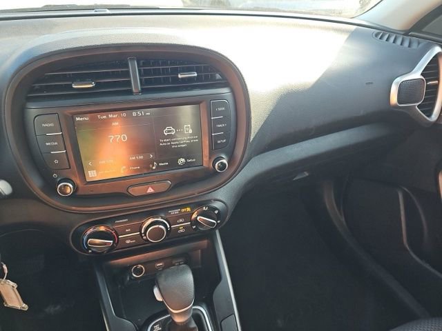 Used 2025 Kia Soul LX w/ LX Technology Package FWD image 14