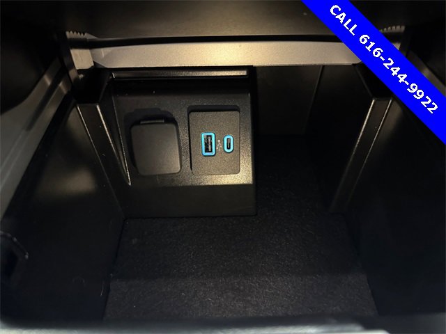 Used 2022 Ford Explorer XLT w/ Equipment Group 202A image 18