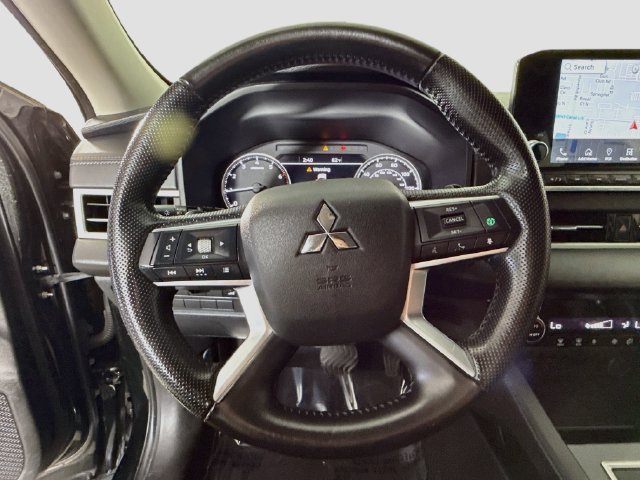 Used 2023 Mitsubishi Outlander SE Black Edition FWD image 12