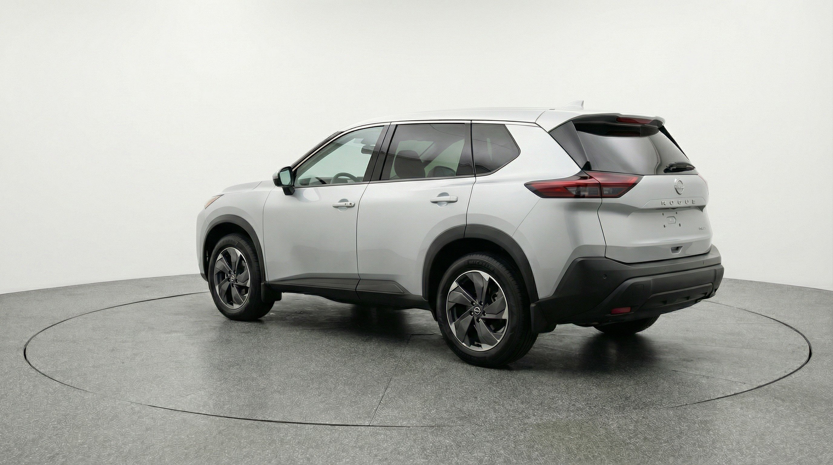 Used 2025 Nissan Rogue SV image 6