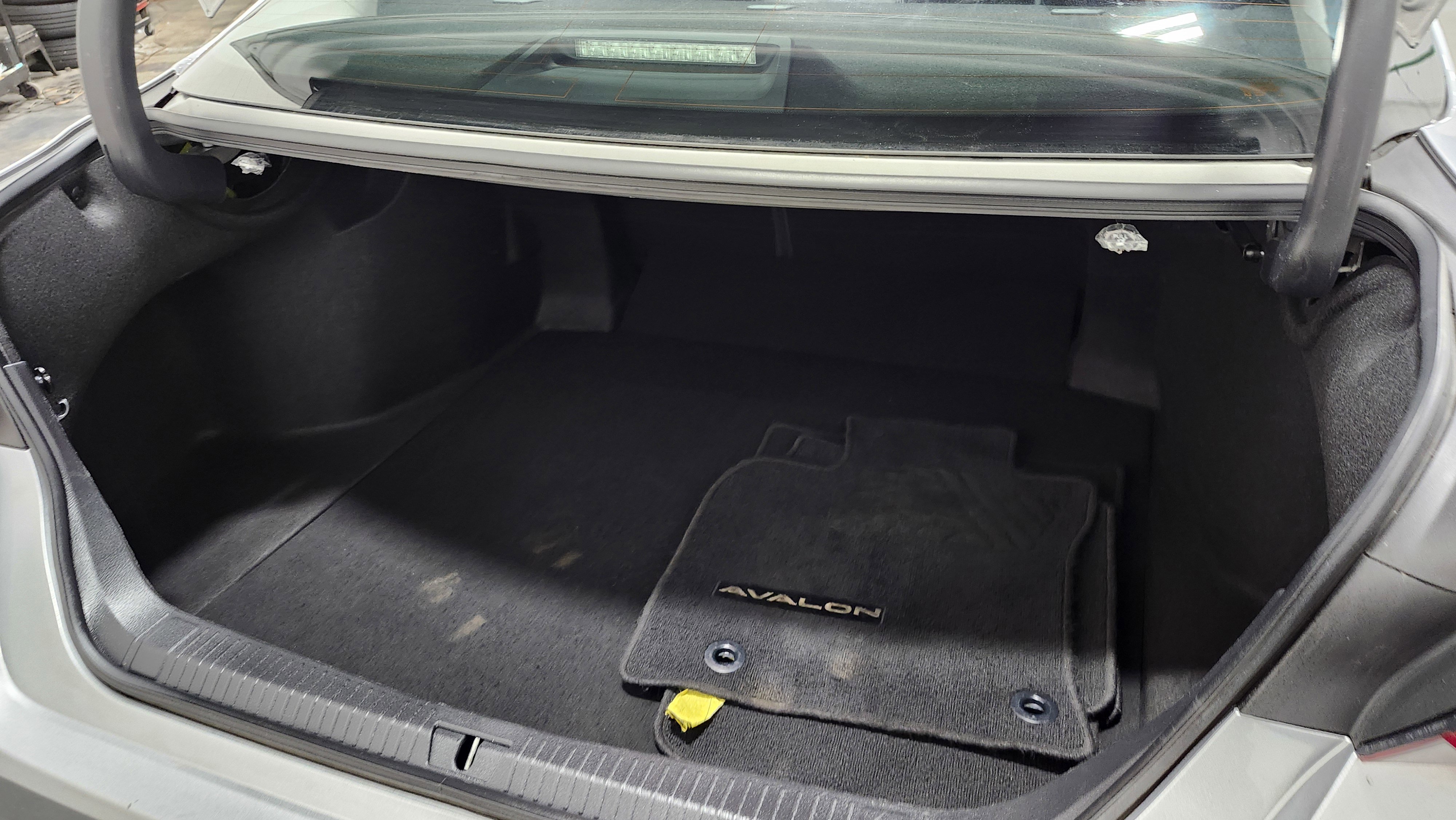Used 2022 Toyota Avalon XLE image 22