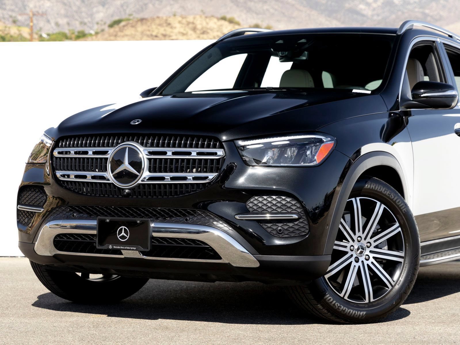 Certified 2025 Mercedes-Benz GLE 450e 4MATIC w/ Driver Assistance Package image 2