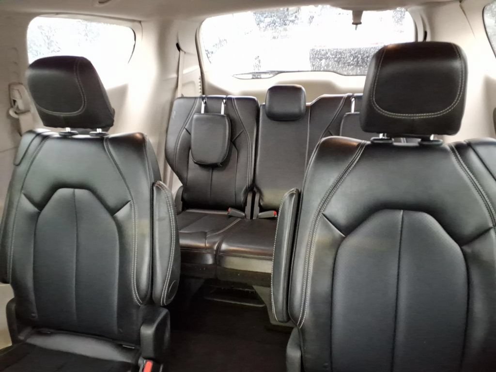 Used 2024 Chrysler Pacifica Touring-L FWD image 13