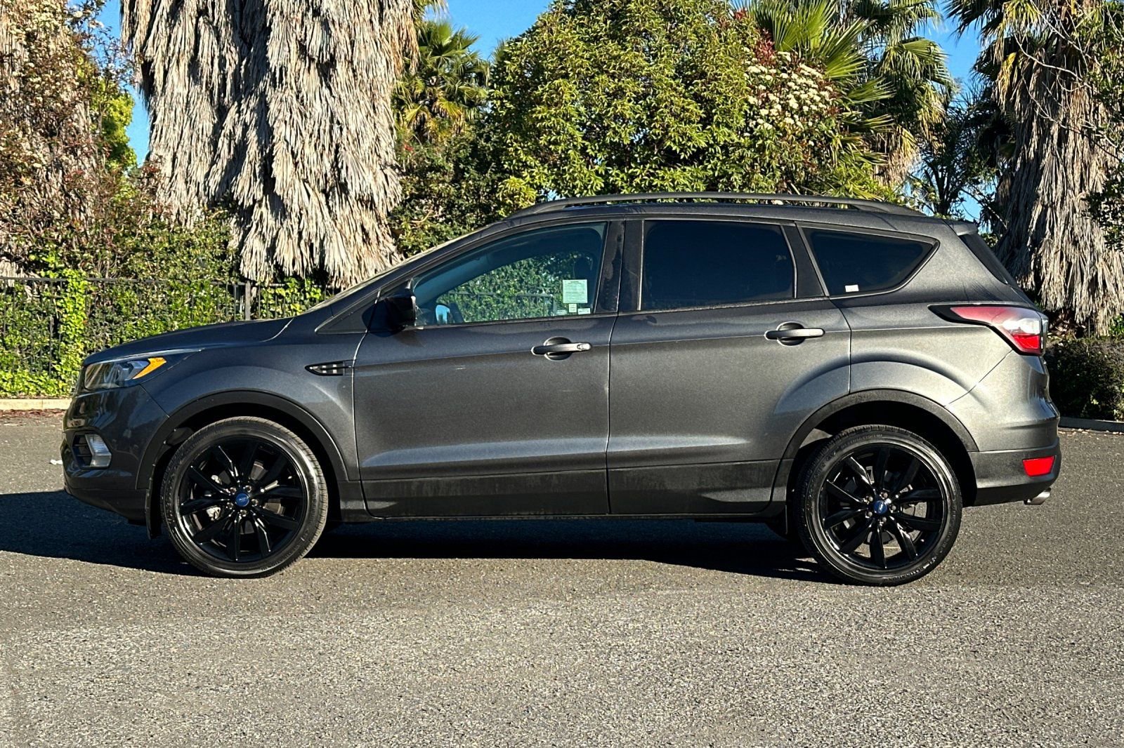 Used 2018 Ford Escape SE w/ SE Sport Appearance Package image 6