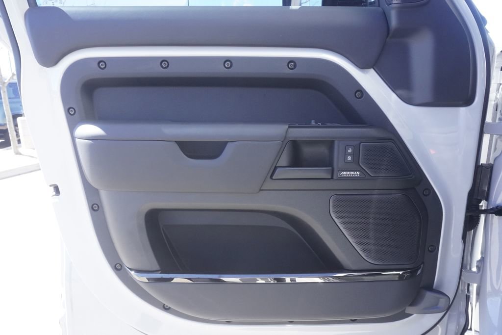 New 2026 Land Rover Defender 110 OCTA image 18