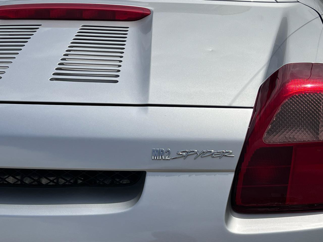 Used 2002 Toyota MR2 RWD image 16