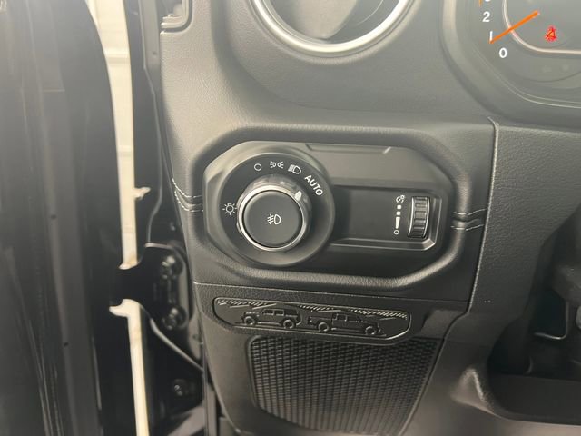 Used 2025 Jeep Wrangler Sahara image 42