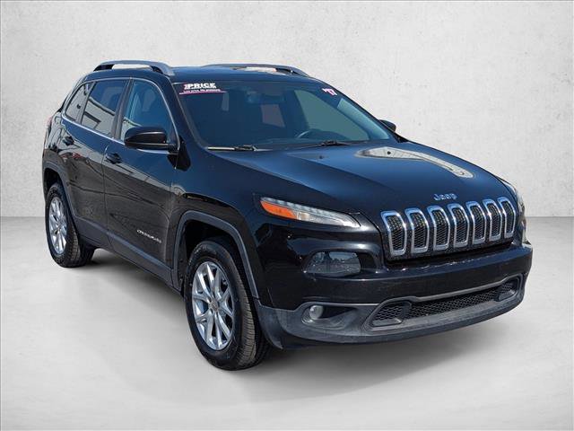 Used 2017 Jeep Cherokee Latitude AWD/4WD image 3