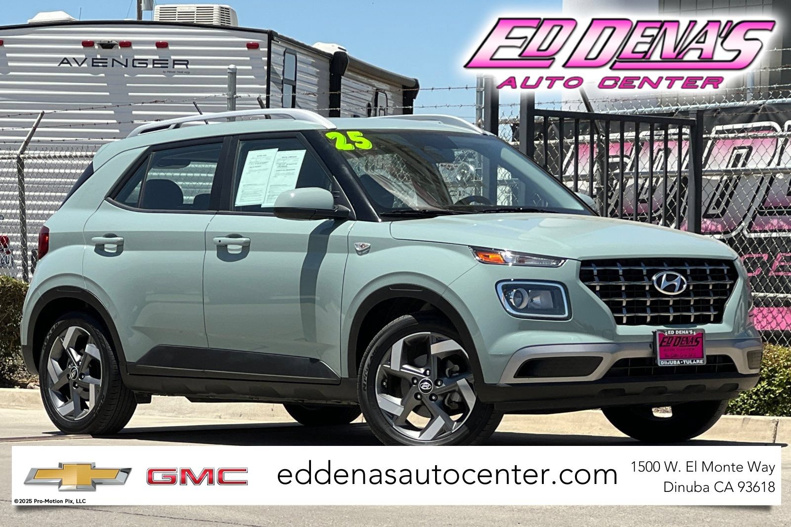 Used 2025 Hyundai Venue SEL FWD image 1