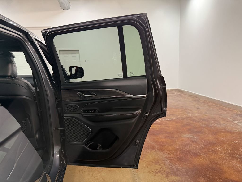 Used 2024 Jeep Grand Cherokee Overland AWD/4WD image 63