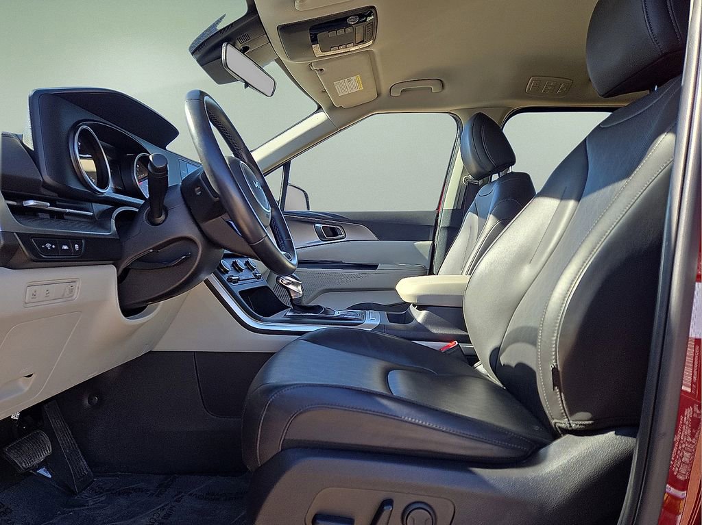 Used 2024 Kia Carnival LX image 23