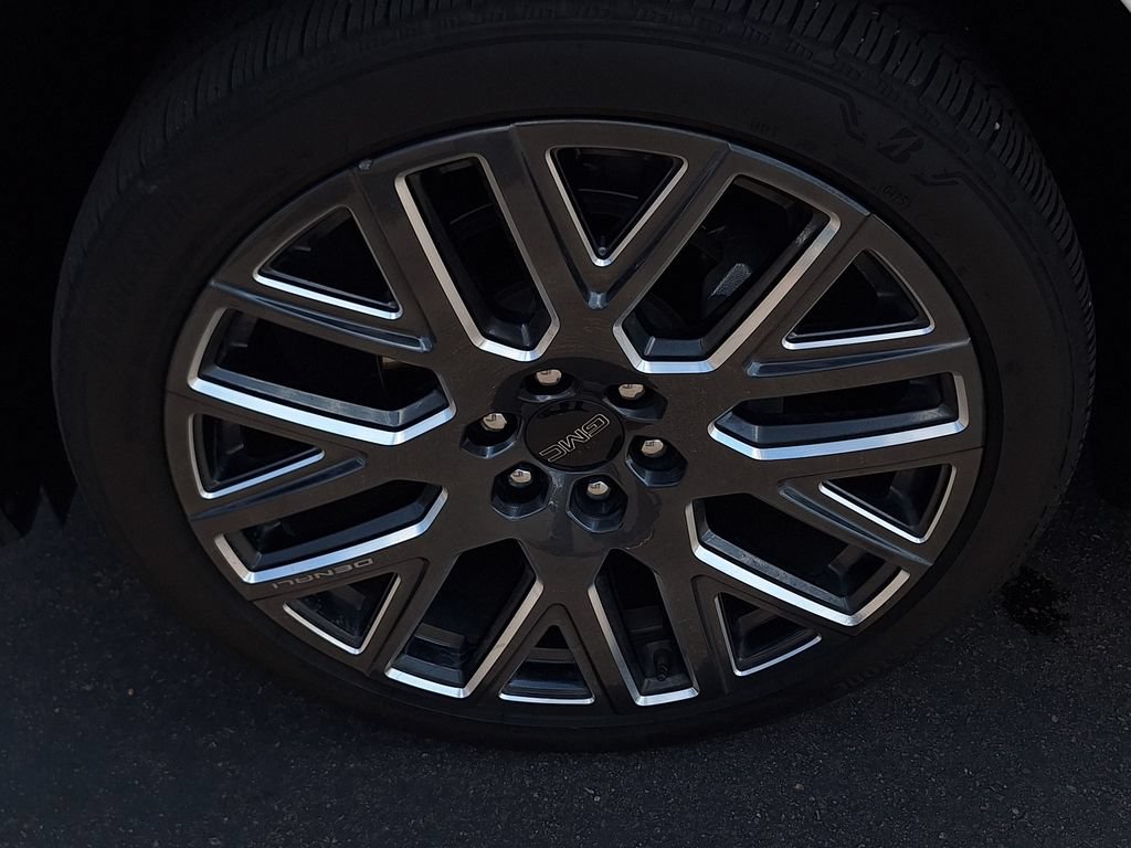 Used 2025 GMC Yukon Denali Ultimate AWD/4WD image 35