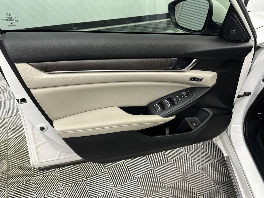 Used 2018 Honda Accord EX-L image 11