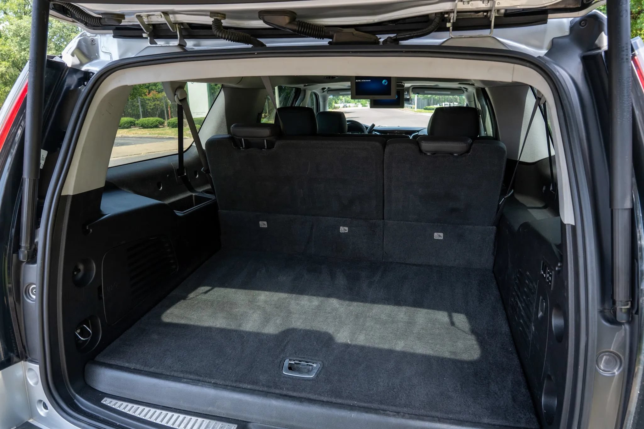 Used 2018 Cadillac Escalade ESV Luxury RWD image 16