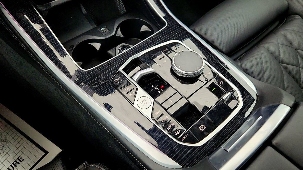 Used 2025 BMW X5 xDrive50e w/ M Sport Package image 17