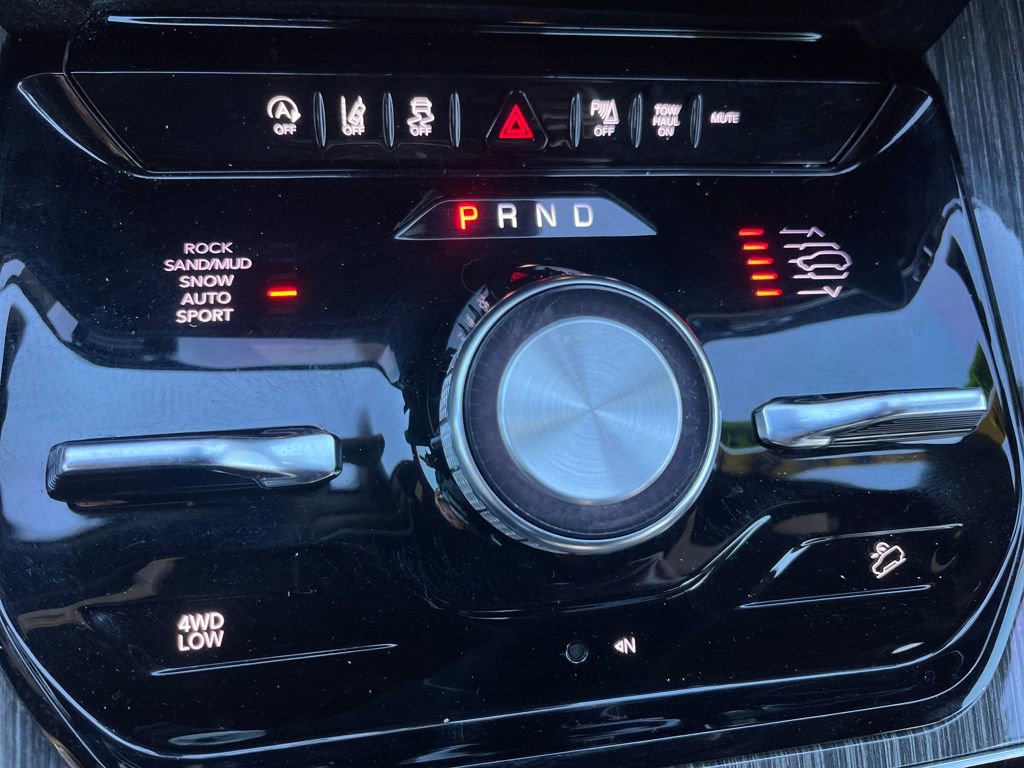 Used 2022 Jeep Wagoneer Series III w/ Flexible Seating Group image 13